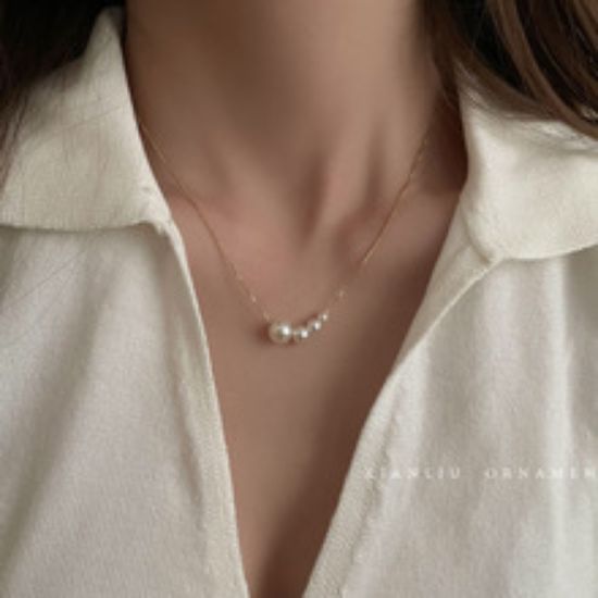 Picture of pearl necklace